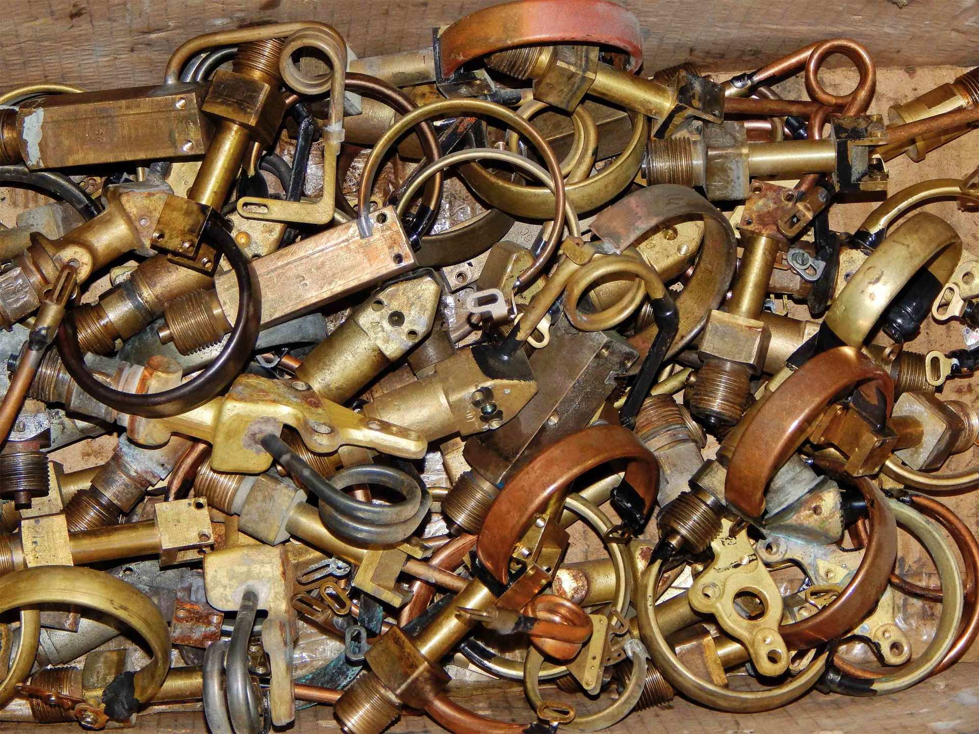 Insulated copper wire and electrical components for recycling